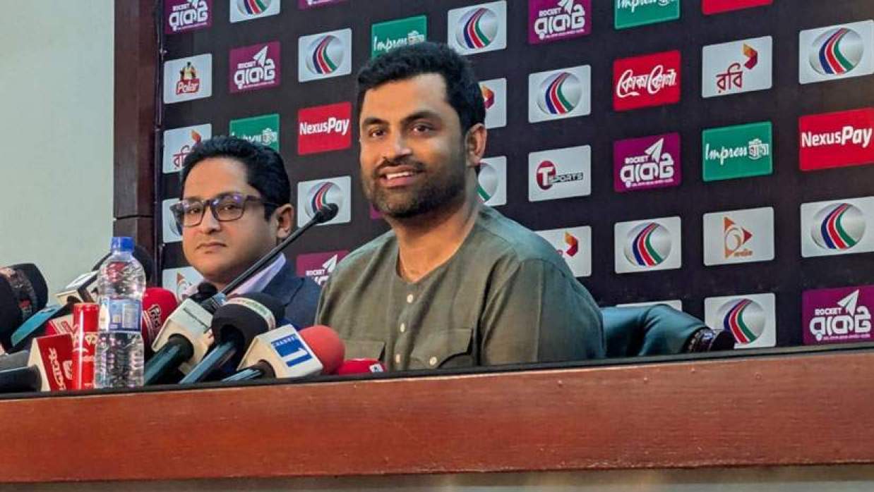 সংবাদ সম্মেলনে তামিম ইকবাল 