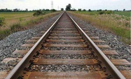 হেডফোন কানে রেললাইনে হাঁটছিলেন যুবক, অতঃপর...