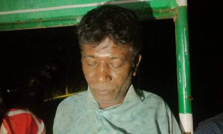 চোলাই মদসহ জনতার হাতে চমেকের অফিস সহায়ক আটক