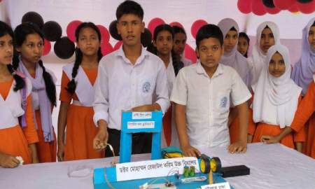 চোখ বন্ধ হলেই অ্যালার্ম—চালকদের নিরাপত্তায় শিক্ষার্থীদের নতুন প্রযুক্তি