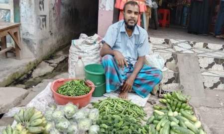সকালে শিক্ষক, বিকেলে সবজি বিক্রেতা