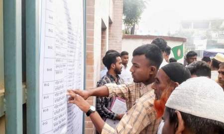 কেন্দ্রে প্রবেশ করছে এসএসসি পরীক্ষার্থীরা, বাইরে অপেক্ষায় অভিভাবক