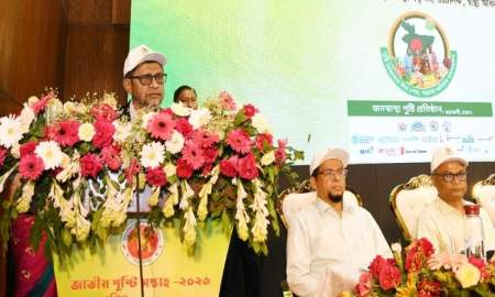 মায়েরা শিশুকে বুকের দুধ খাওয়াতে আগ্রহ হারাচ্ছেন, যা উদ্বেগজনক: স্বাস্থ্যমন্ত্রী