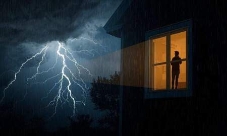 বজ্রপাতের শব্দ শোনা মানেই আপনি ঝুঁকিপূর্ণ এলাকার মধ্যে