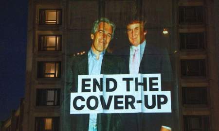 ওয়াশিংটনের রাস্তায় প্রদর্শিত হল ট্রাম্প-এপস্টিনের ছবি