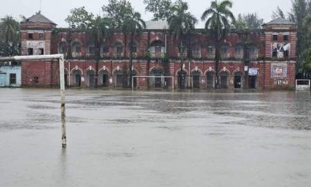 ফেনীতে এক ঘণ্টায় ১২৬ মিলিমিটার বৃষ্টি, শহরে জলাবদ্ধতা