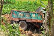 নিয়ন্ত্রণ হারিয়ে ইটবোঝাই ট্রলি খাদে পড়ে হেলপার নিহত