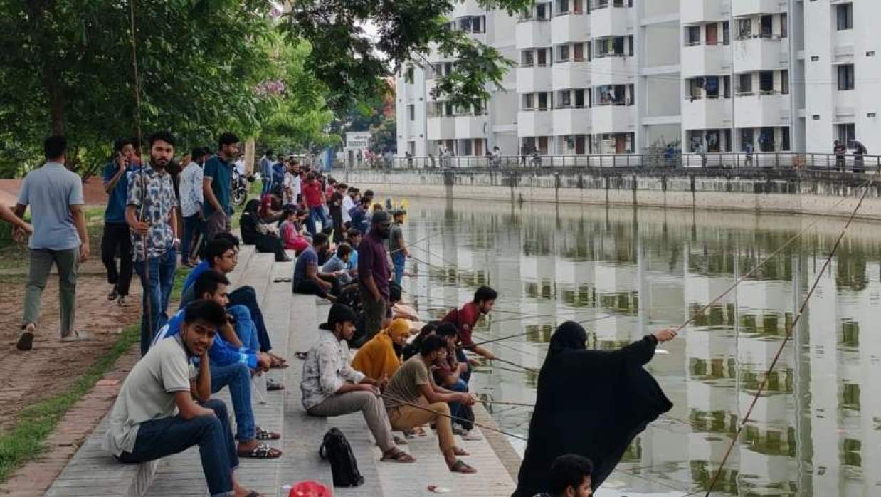  পাবিপ্রবিতে মাছ ধরার প্রতিযোগিতা