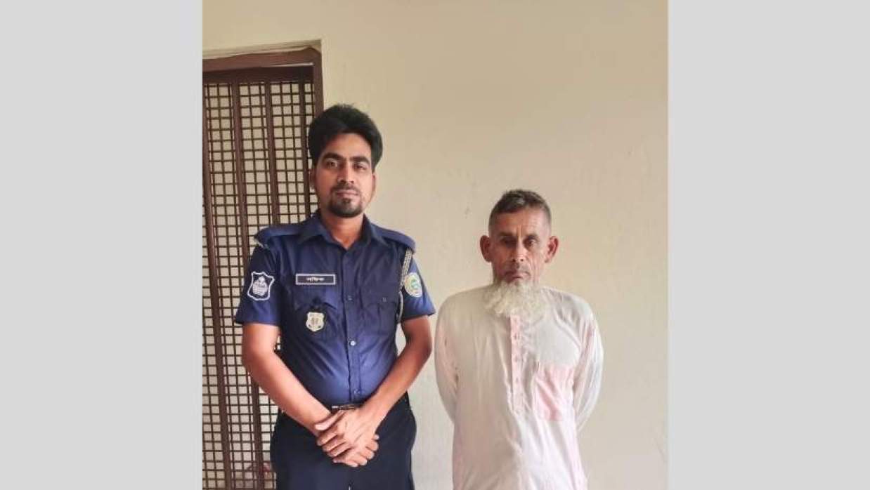 অভিযুক্তকে গ্রেফতার করে আদালতে নেওয়া হলে কারাগারে পাঠানোর নির্দেশ দেওয়া হয়