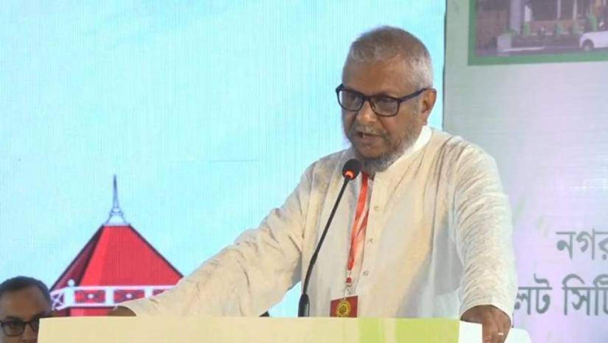 সুধী সমাবেশে বক্তব্য দিচ্ছেন শ্রম ও কর্মসংস্থানমন্ত্রী আরিফুল হক চৌধুরী