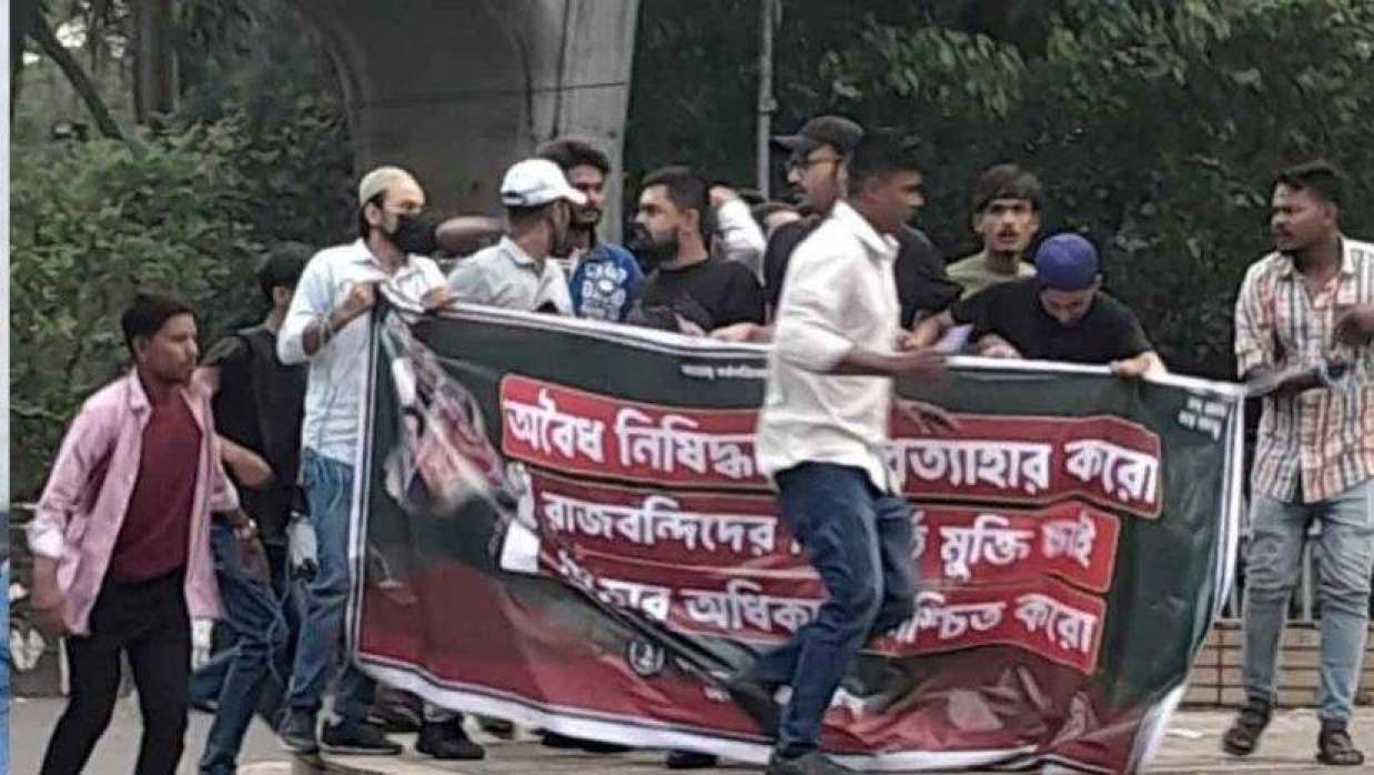 ঢাবিতে ছাত্রলীগের ঝটিকা মিছিল