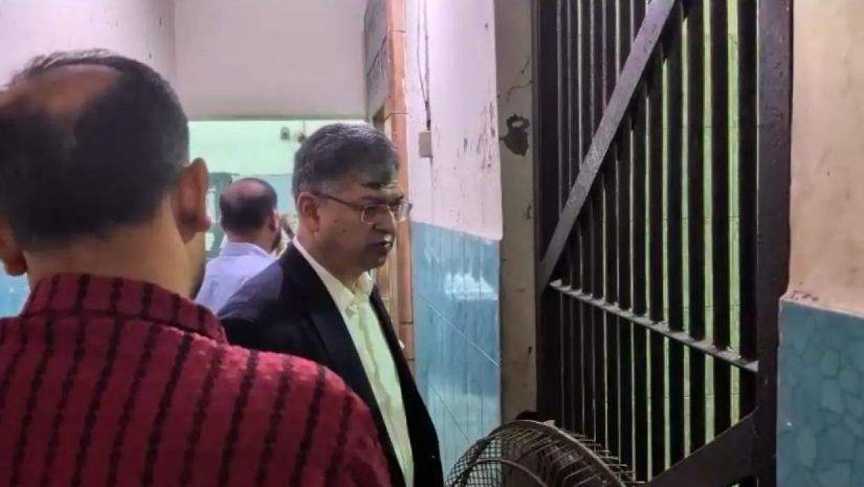 রমনা মডেল থানা পরিদর্শনে স্বরাষ্ট্রমন্ত্রী সালাহউদ্দিন আহমদ