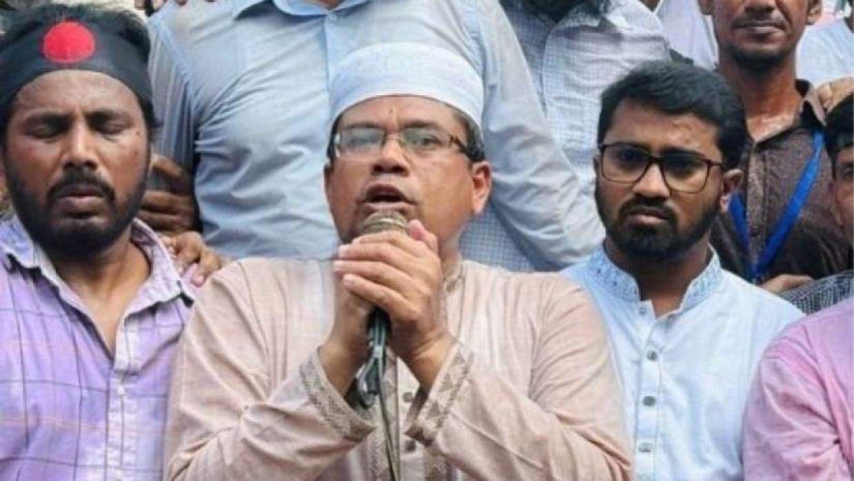 বক্তব্য রাখছেন অধ্যক্ষ আজীজি