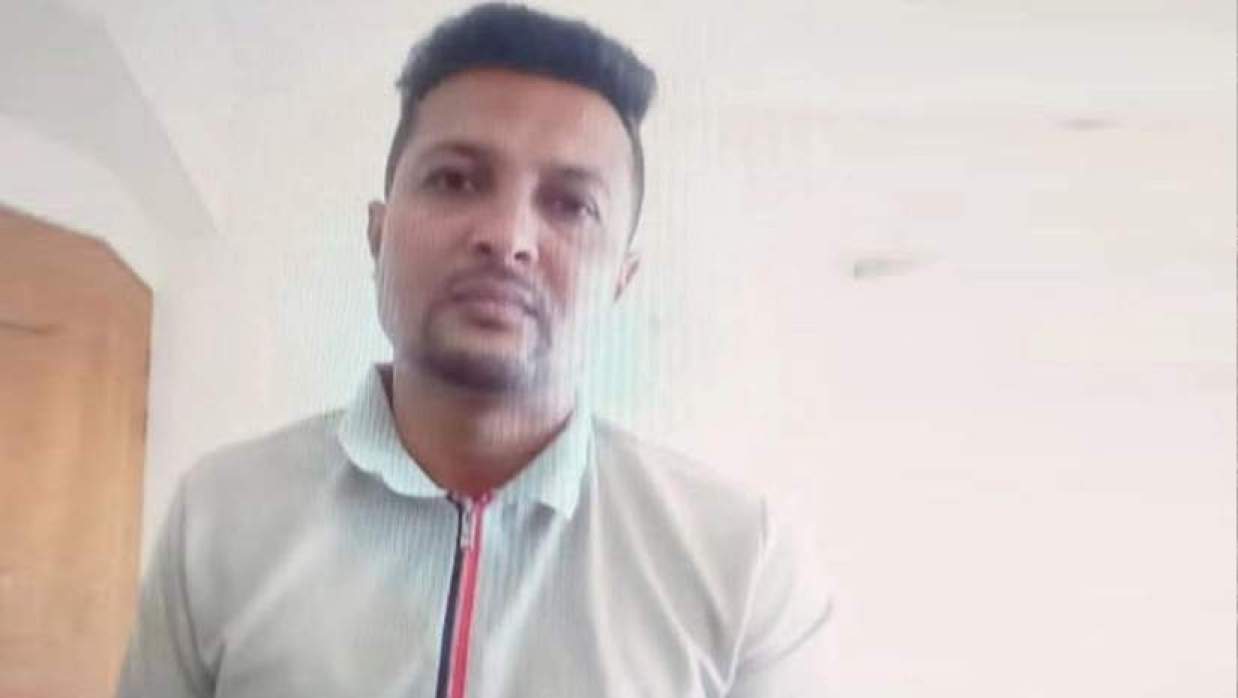এসআই পরিচয় দিয়ে মোবাইল চুরি আটক যুবক