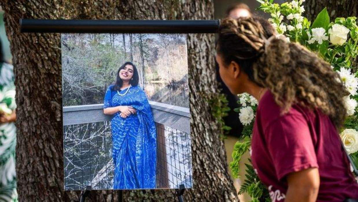 বৃষ্টি ও লিমনের স্মরণে বিশ্ববিদ্যালয়ে শোকসভা অনুষ্ঠিত হয়েছে