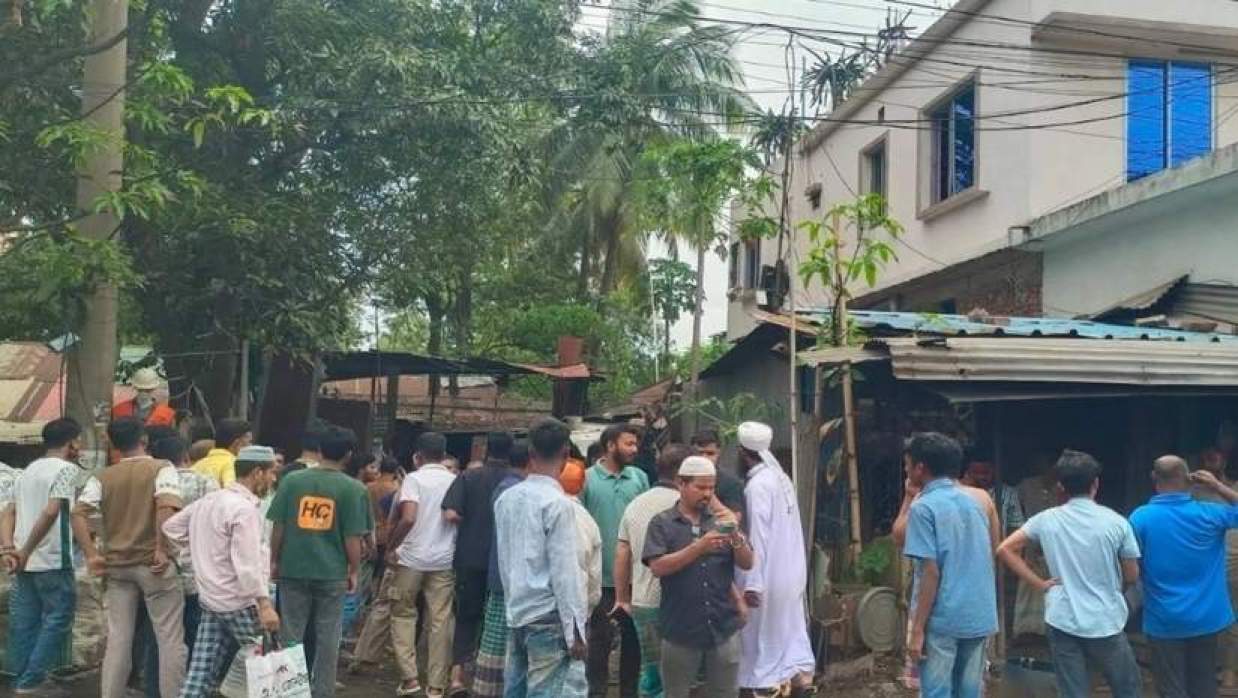 সীতাকুণ্ডে সিলিন্ডার বিস্ফোরণে কেঁপে উঠল আশপাশ,আহত ৪, নিহত ১