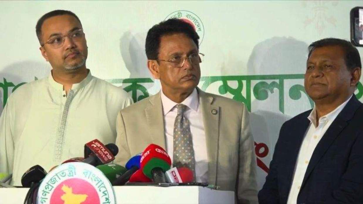 কথা বলছেন শিক্ষামন্ত্রী