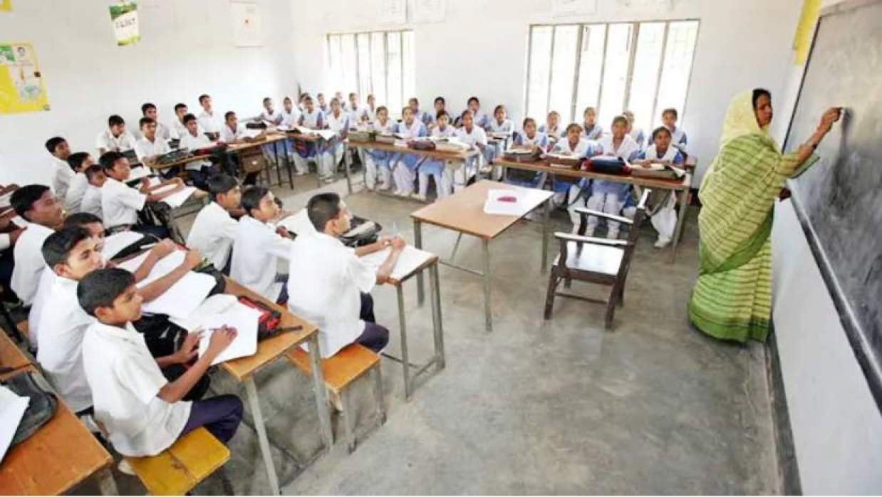শ্রেণিকক্ষে শিক্ষক
