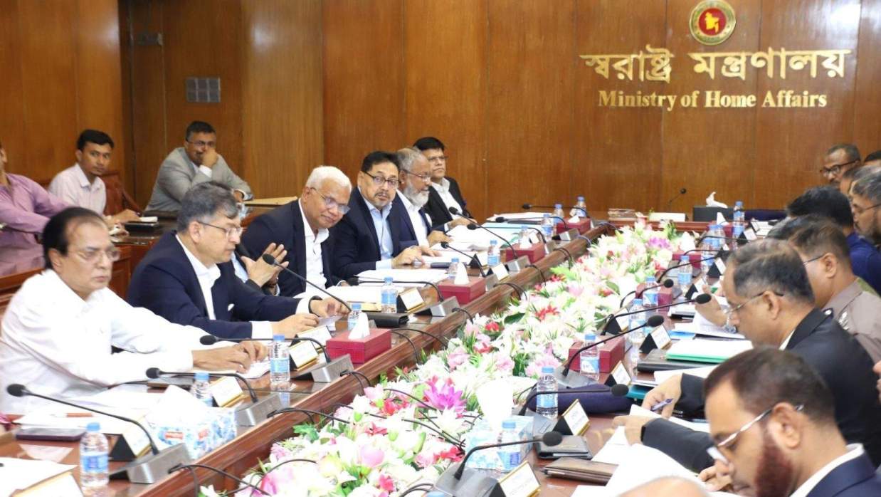 স্বরাষ্ট্রমন্ত্রণালয়ের বৈঠকে স্বরাষ্টমন্ত্রী