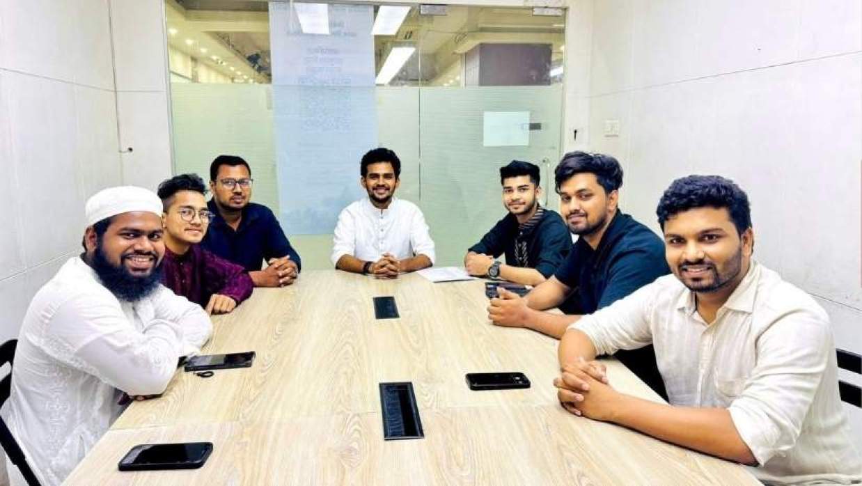 আসিফ মাহমুদের সঙ্গে ওয়ারিয়র্স অব জুলাইয়ের নেতৃবৃন্দ 