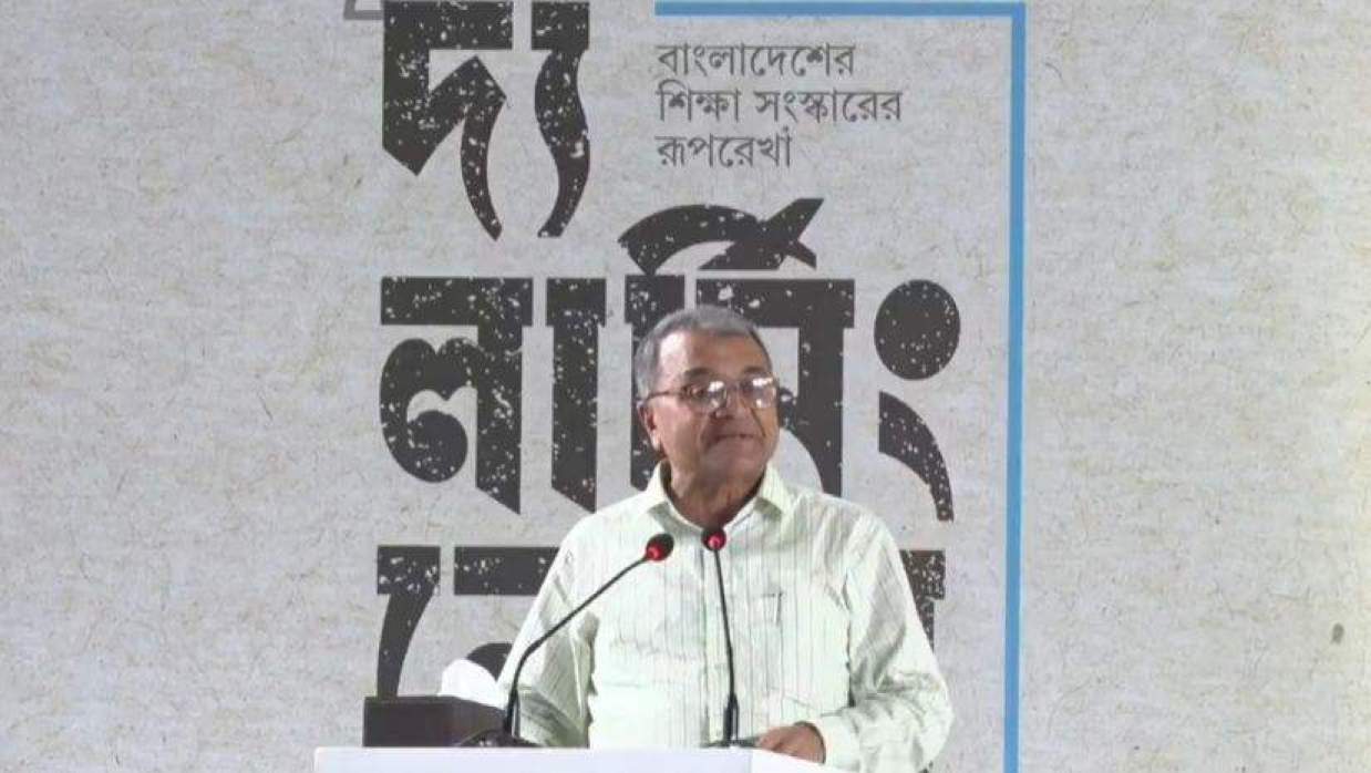 অধ্যাপক সলিমুল্লাহ খান বক্তব্য রাখছেন