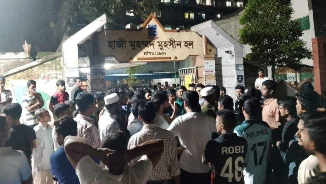 ব্যানার ছিঁড়ে ফেলা নিয়ে ঢাবিতে মুখোমুখি ছাত্রদল-হল সংসদ