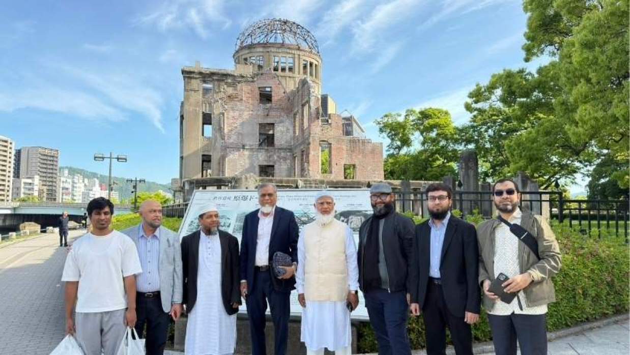 জাপানের হিরোশিমা শহরে পিস পার্ক ও পিস মিউজিয়াম পরিদর্শন করেছেন বিরোধীদলীয় নেতা