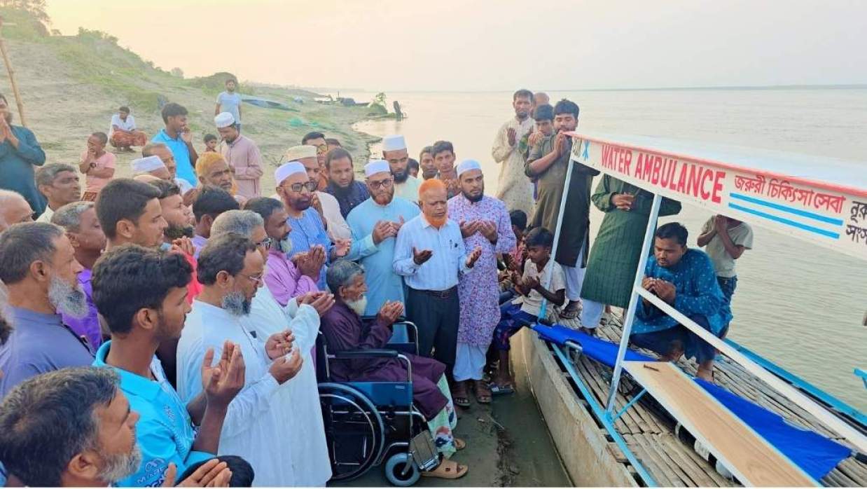 বুধবার এই নৌ-অ্যাম্বুলেন্স সার্ভিস উদ্বোধন করেন এমপি নূরুল ইসলাম বুলবুল