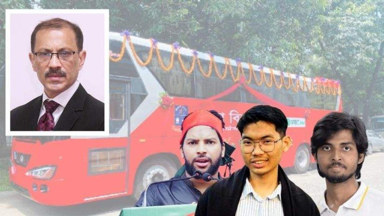 ঢাবি ট্রেজারার  ড.  এম জাহাঙ্গীর আলম চৌধুরী (বায়ে) ও ডাকসু নেতারা