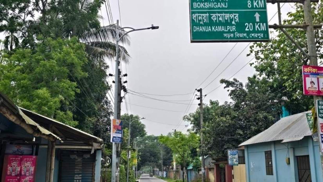 শ্রীবরদীতে কাজে আসছে না ৩ কোটি টাকা ব্যয়ে এলইডি স্মার্ট লাইট