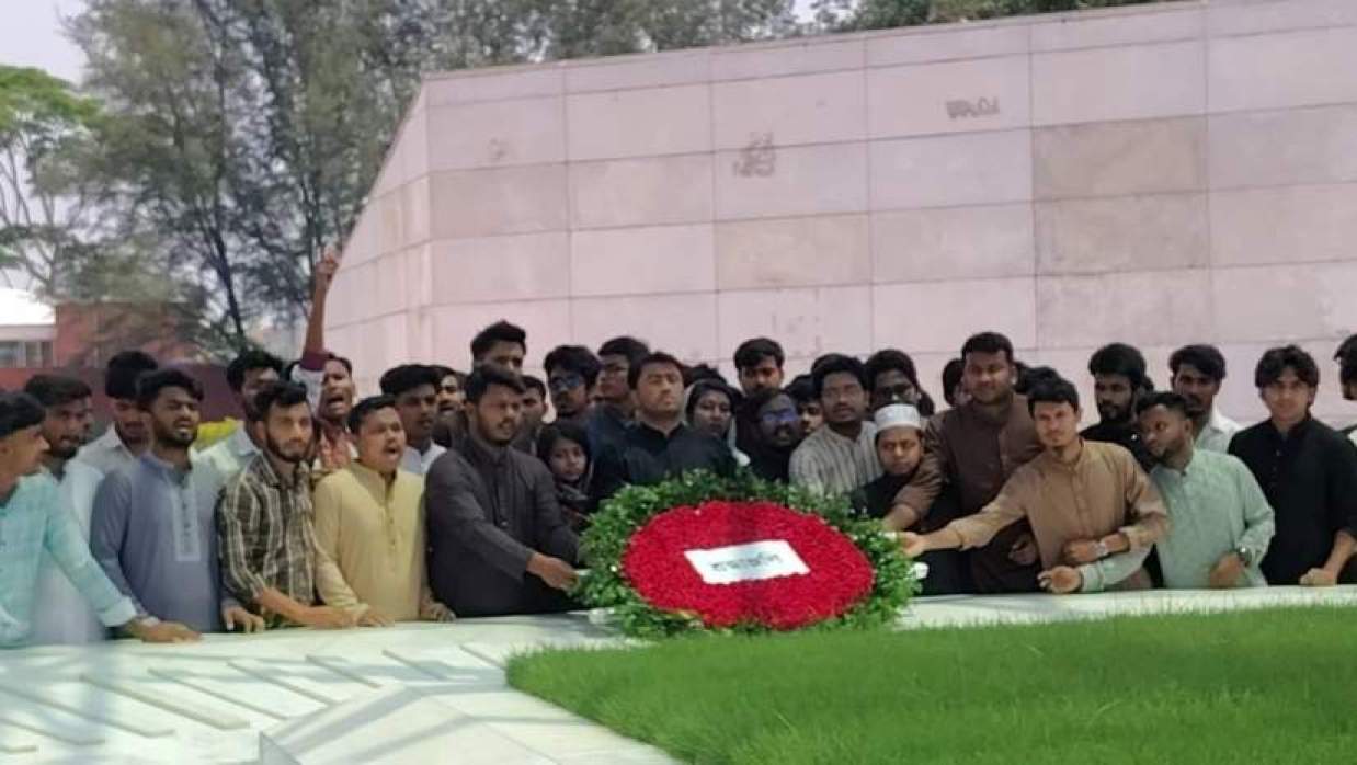 জিয়ার কবর জিয়ারত করেন জাকসুর ভিপি