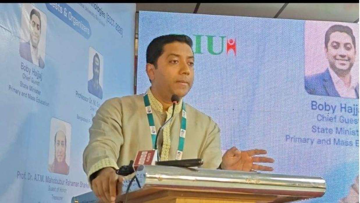 প্রতিমন্ত্রী ববি হাজ্জাজ কথা বলছেন