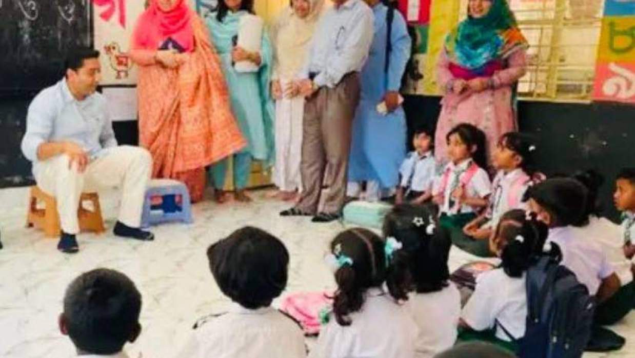 কক্সবাজারের সাহিত্যিকা মডেল প্রাথমিক বিদ্যালয় পরিদর্শন প্রাথমিক ও গণশিক্ষা মন্ত্রণালয়ের প্রতিমন্ত্রী বি হাজ্জাজ