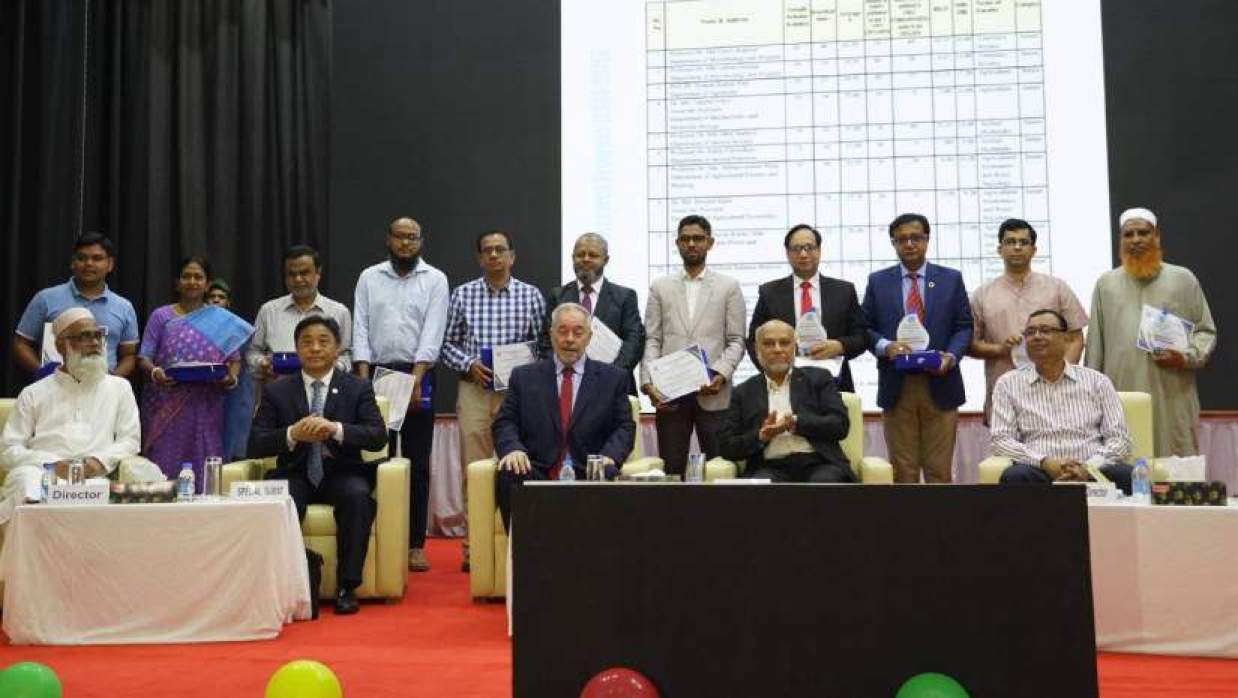 অনুষ্ঠানে প্রধান ছিলেন বিশ্ববিদ্যালয়ের উপাচার্য অধ্যাপক ড. এ কে ফজলুল হক ভূঁইয়া
