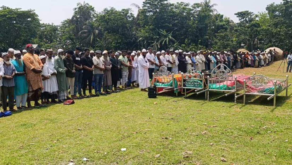 গোপালগঞ্জ সদর উপজেলার পাইককান্দি ইউনিয়নের পাইককান্দি পঞ্চপল্লী মাদ্রাসা মাঠে জানাজা শেষে তাদের দাফন সম্পন্ন হয়