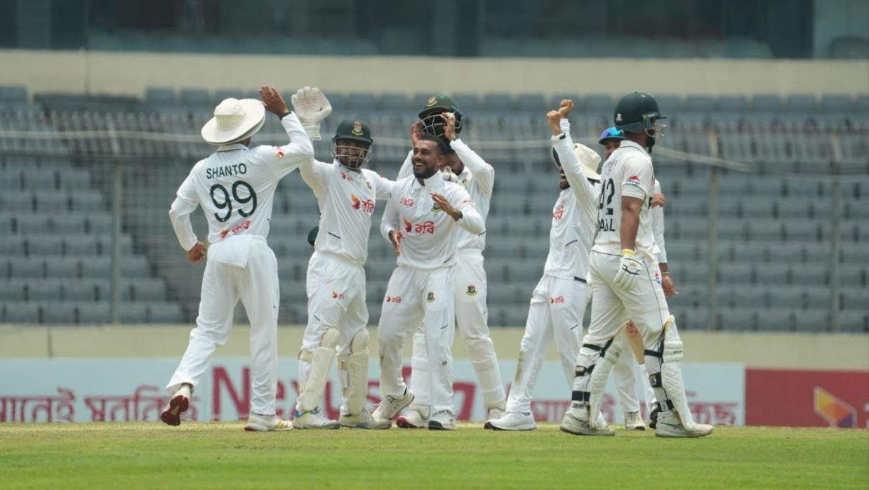 পাবিস্তান ব্যাটারকে ফিরিয়ে টােইগার শিবিরে উল্লাস