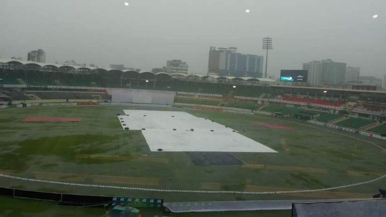 বৃষ্টি ভেজা মিরপুর স্টেডিয়াম 