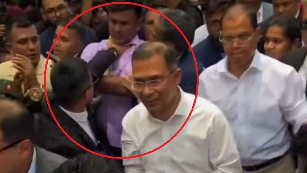 প্রধানমন্ত্রী কাছে যাওয়ার চেষ্টা করলে আমানকে এসএসএফের এক সদস্য গলা ধাক্কা দিয়ে বাধা দেন