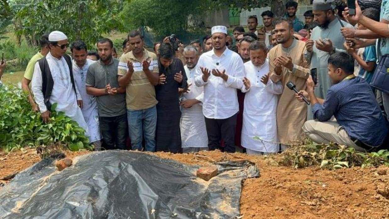 নিহত মোরসালিন ও নবীন হোসেনের কবর জিয়ারত করেন নাসীরুদ্দীন