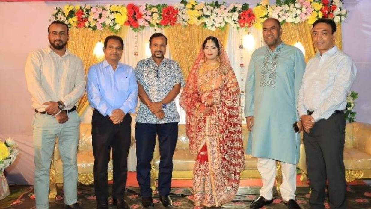 কনে স্বপ্না আক্তারের সঙ্গে অতিথিরা