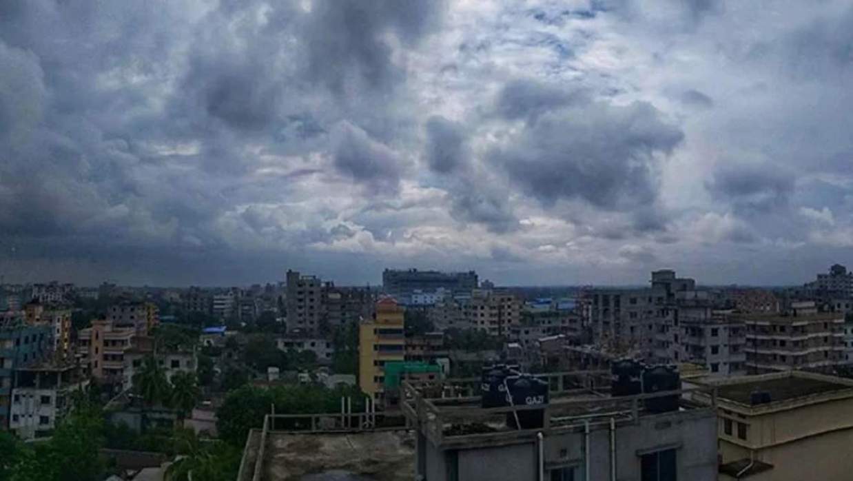 ঢাকার আকাশ মেঘলা