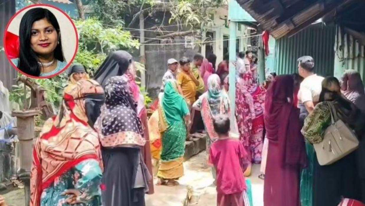 নিহত রাই কর্মকারের বাড়িতে স্বজনদের ভিড়