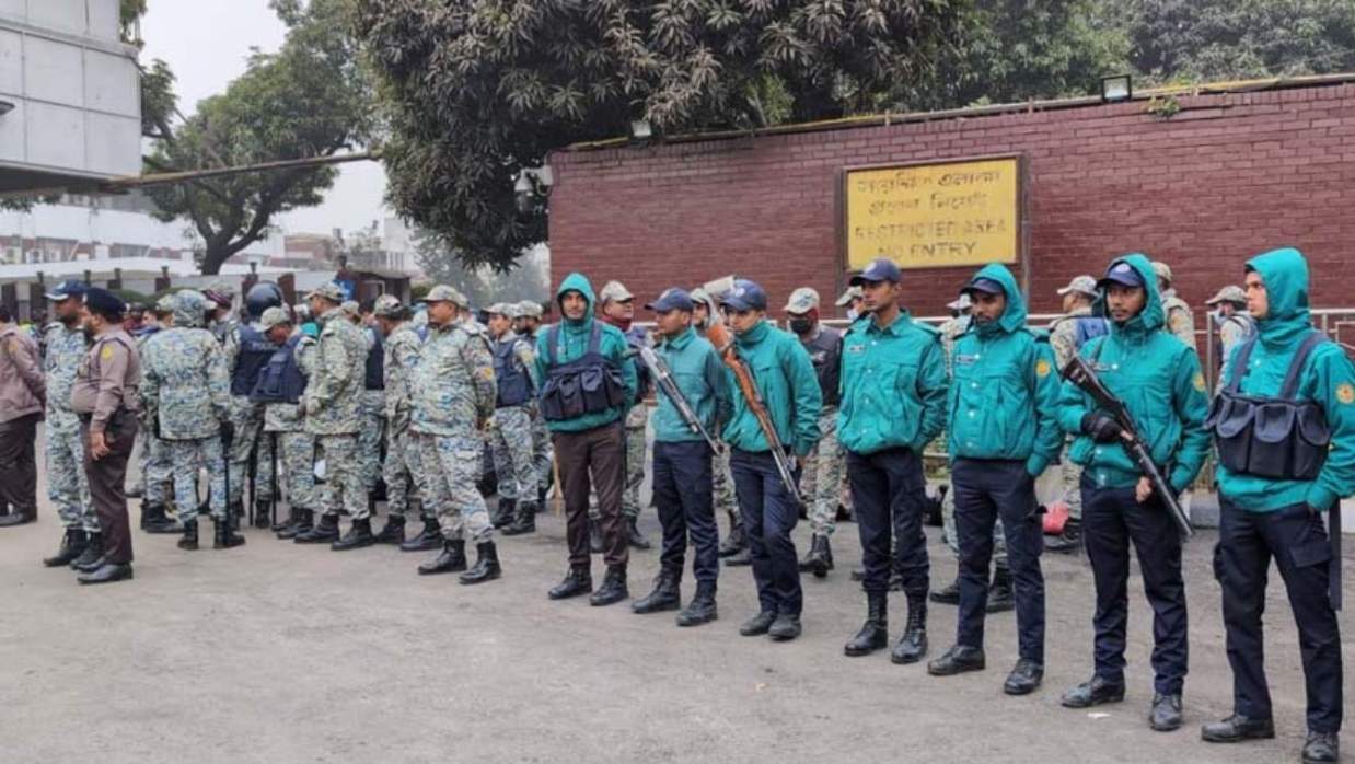 ভিআইপি নিরাপত্তায় পুলিশ