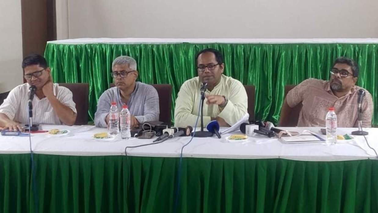 জাহাঙ্গীরনগর বিশ্ববিদ্যালয়ের সিনেট হলে সংবাদ সম্মেলনে কথা বলছেন প্রক্টর অধ্যাপক ড. এ. কে. এম. রাশিদুল আলম।