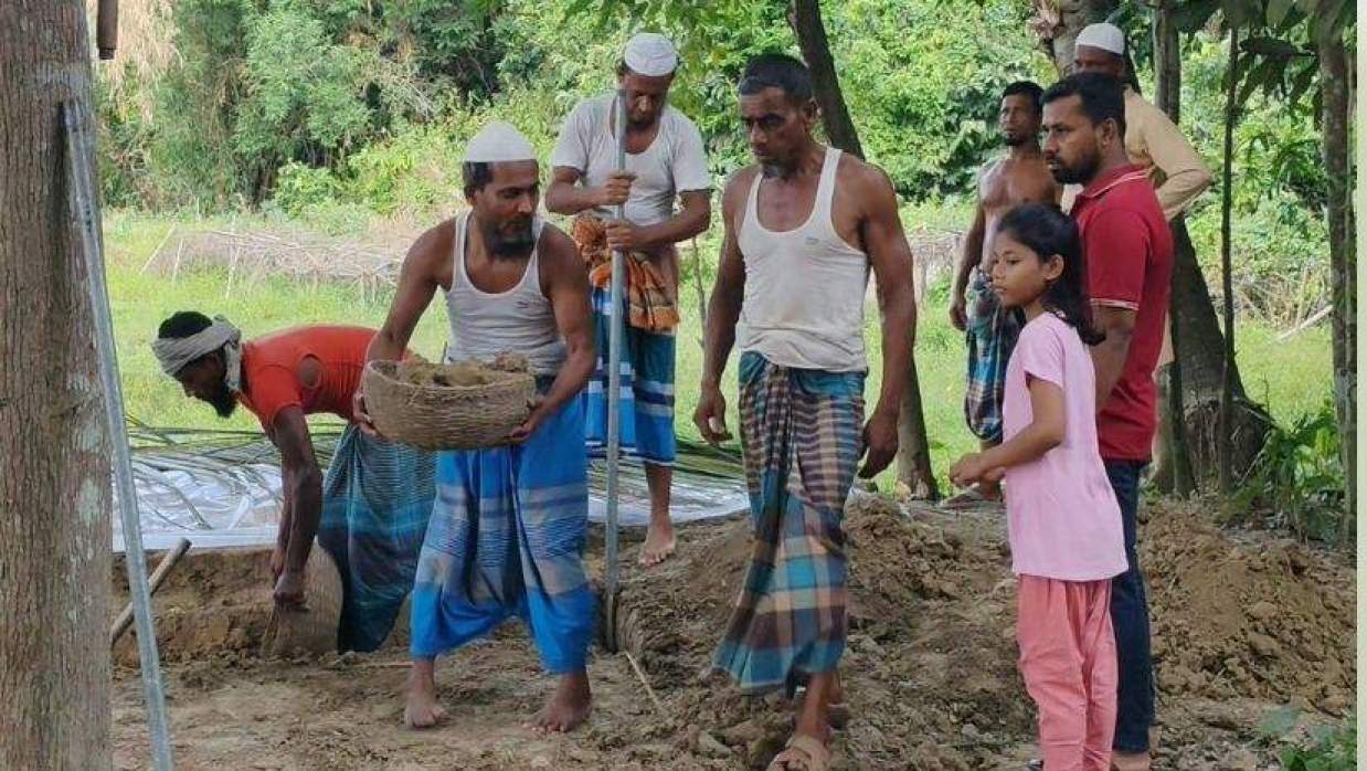 কনকদিয়া গ্রামে স্ত্রী ও তিন সন্তানের দাফন সম্পন্ন হবে