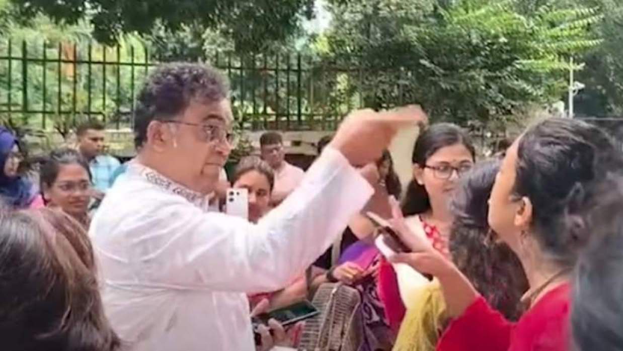 উপাচার্য ও আন্দোলনকারীদের মধ্যে বাকবিতণ্ডা