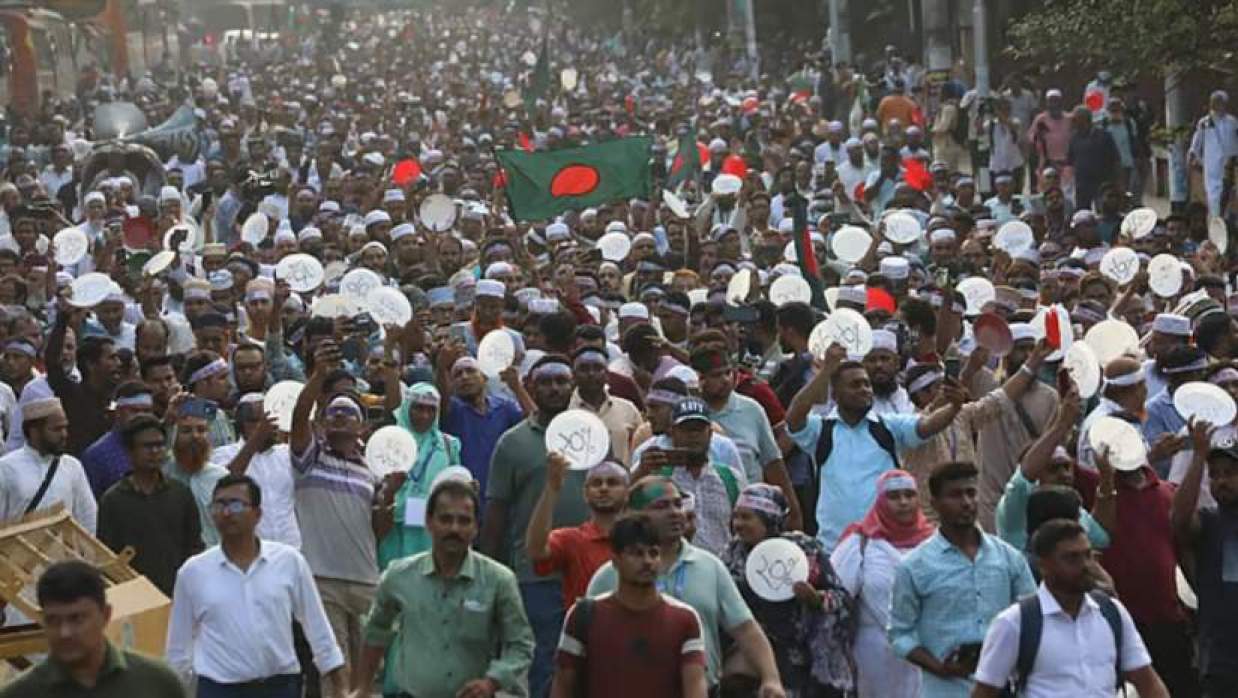 বাড়ি ভাড়া বৃদ্ধির আন্দোলনে শিক্ষক-কর্মচারীরা