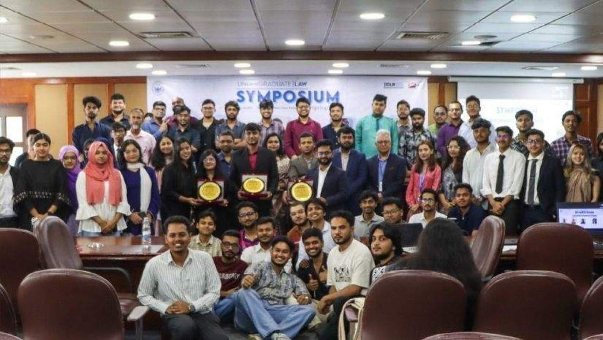 আন্ডারগ্র্যাজুয়েট ল’ সিম্পোজিয়াম অনুষ্ঠিত 