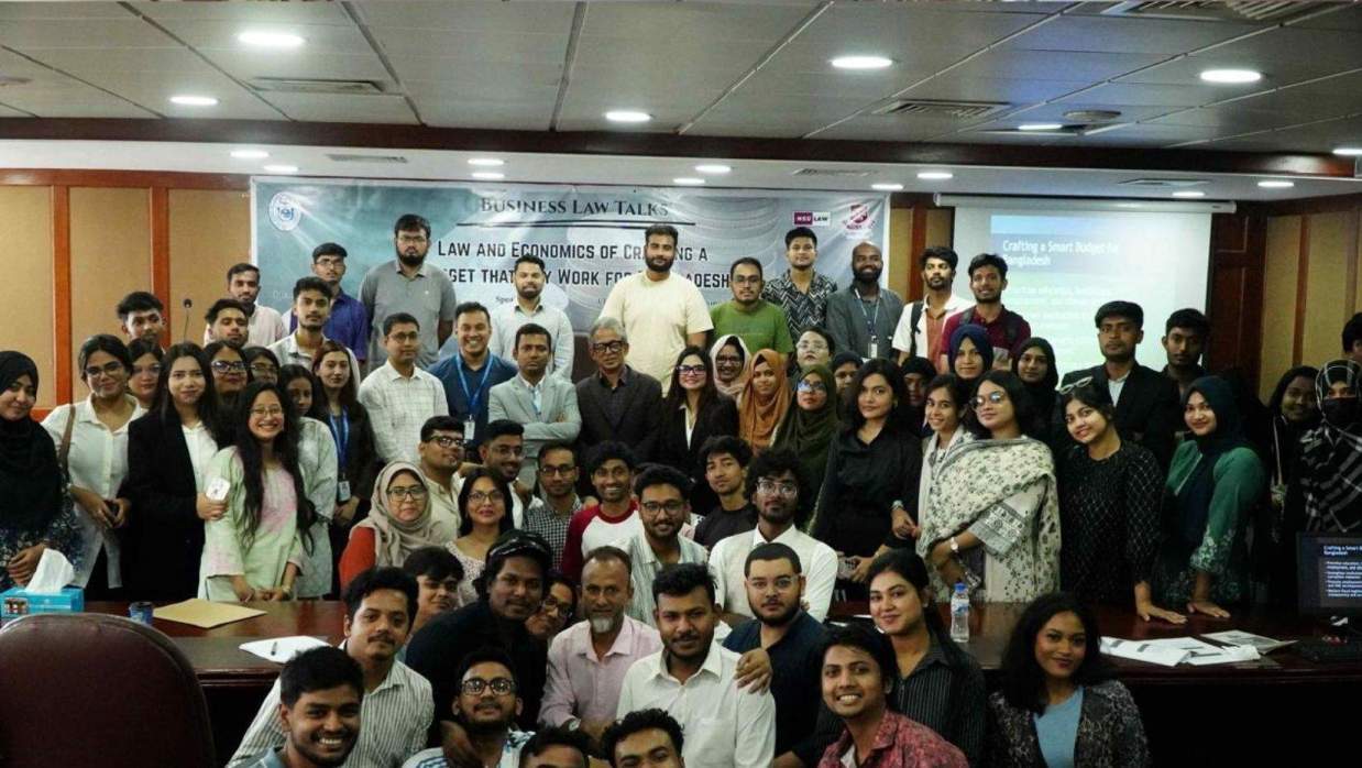 ‘বাংলাদেশের জন্য কার্যকর বাজেট প্রণয়নের আইন ও অর্থনীতি’ শীর্ষক সেমিনার আয়োজন করে এনএসইউ