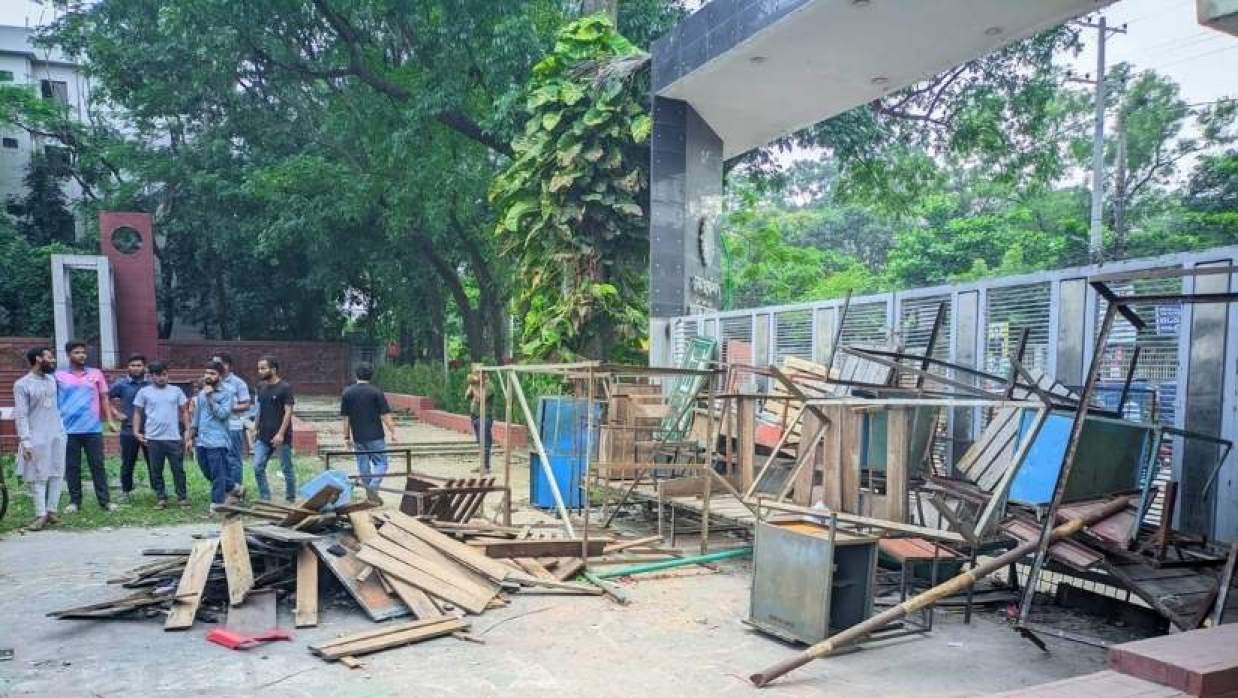 ডুয়েটে কমপ্লিট শাটডাউন